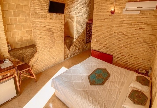 اتاق دو تخته دبل اقامتگاه سنتی فروغ مهر شیراز